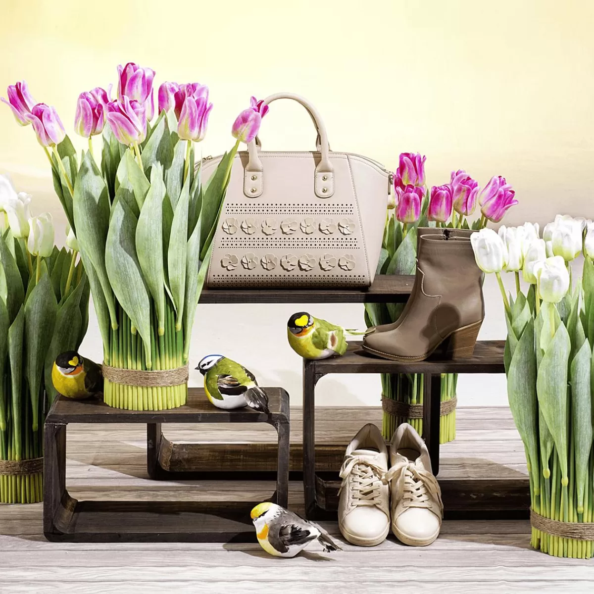 DecoWoerner Decoration Bird Grey Orange 19 Cm