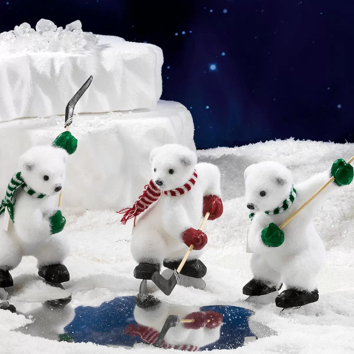 DecoWoerner Decorative Figures Hockey Polar Bears, Height 30 Cm