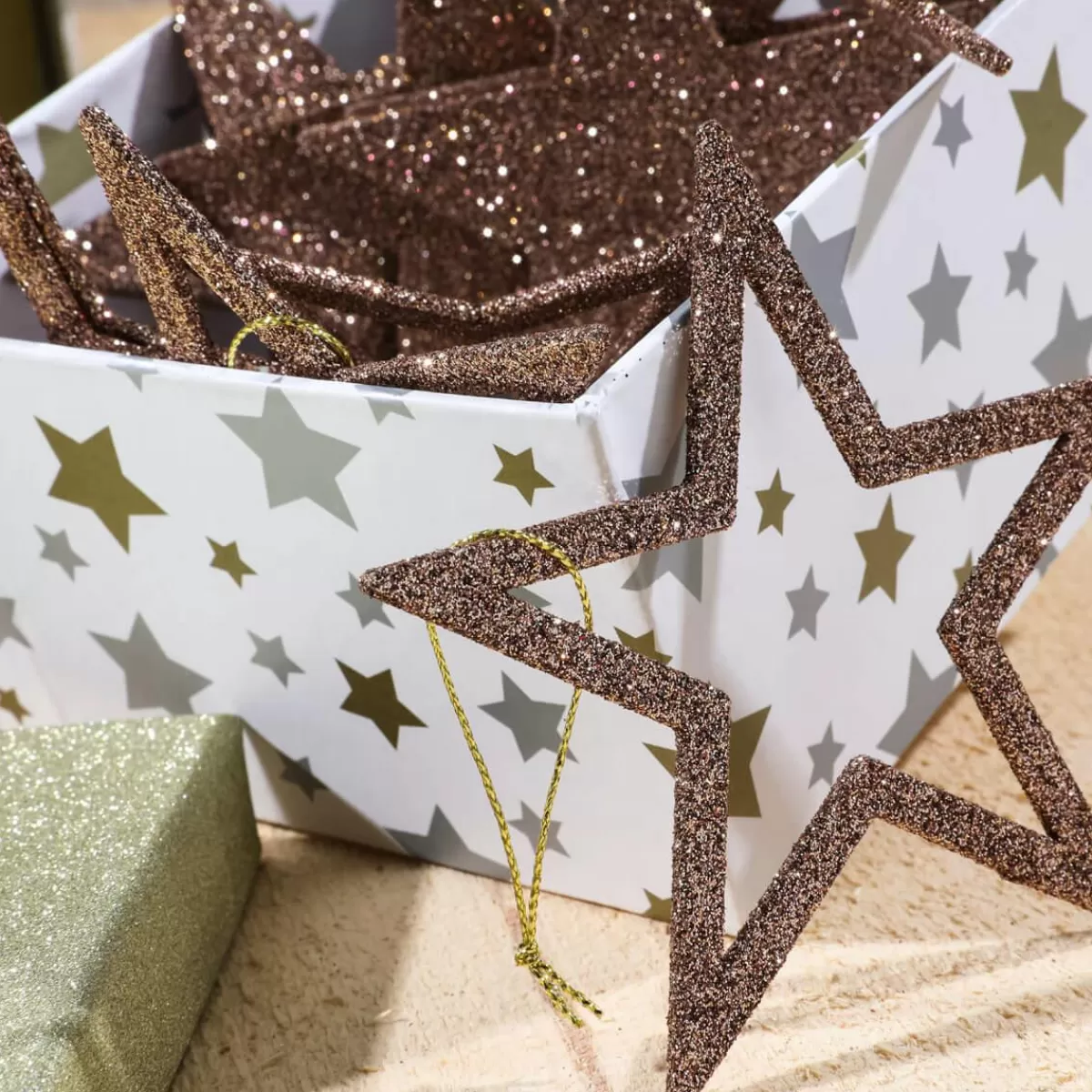 DecoWoerner Decorative Glitter Stars Nougat, Ø 10 Cm, 10 Pcs