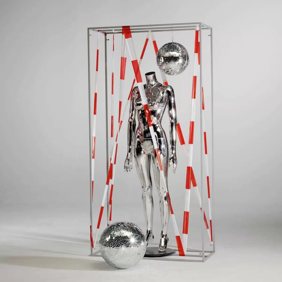 DecoWoerner Decorative Metal Frame, 200 Cm High