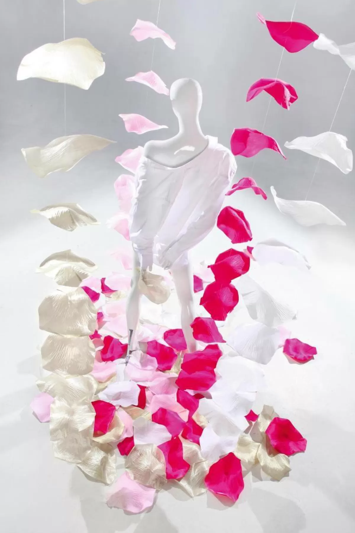 DecoWoerner Decorative Rose Petals XL, Ø 28 Cm, , 30 Pcs