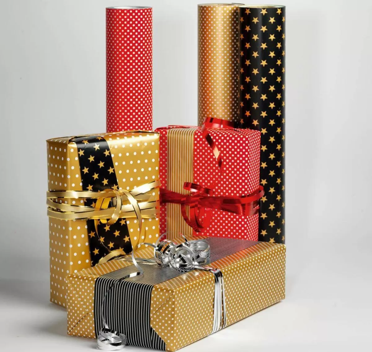 DecoWoerner Double Sided Christmas Gift Wrapping Paper In Black & With Stars & Dots - 50m Gift Wrapping Paper Roll