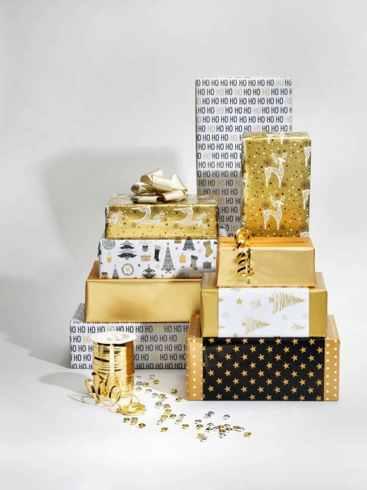 DecoWoerner Double Sided Christmas Gift Wrapping Paper In Black & With Stars & Dots - 50m Gift Wrapping Paper Roll