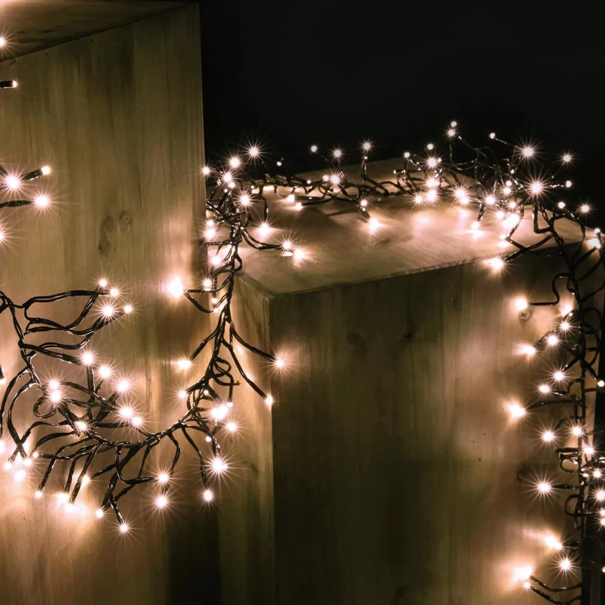DecoWoerner Flashing LED Cluster Light Chain With Timer, For Outside, 6 M