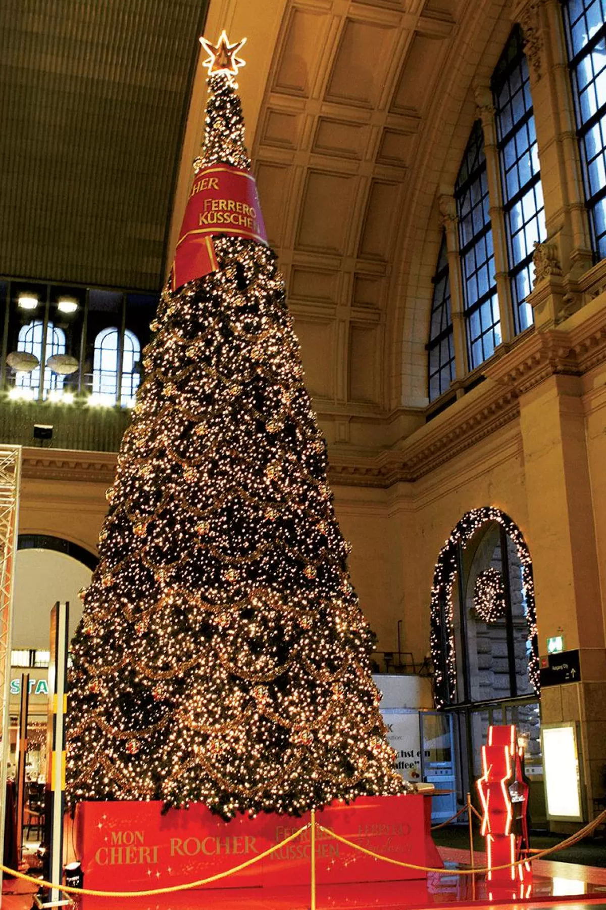 DecoWoerner Giant Christmas Tree With LED Warm, For Indoor Use, Height 440 Cm