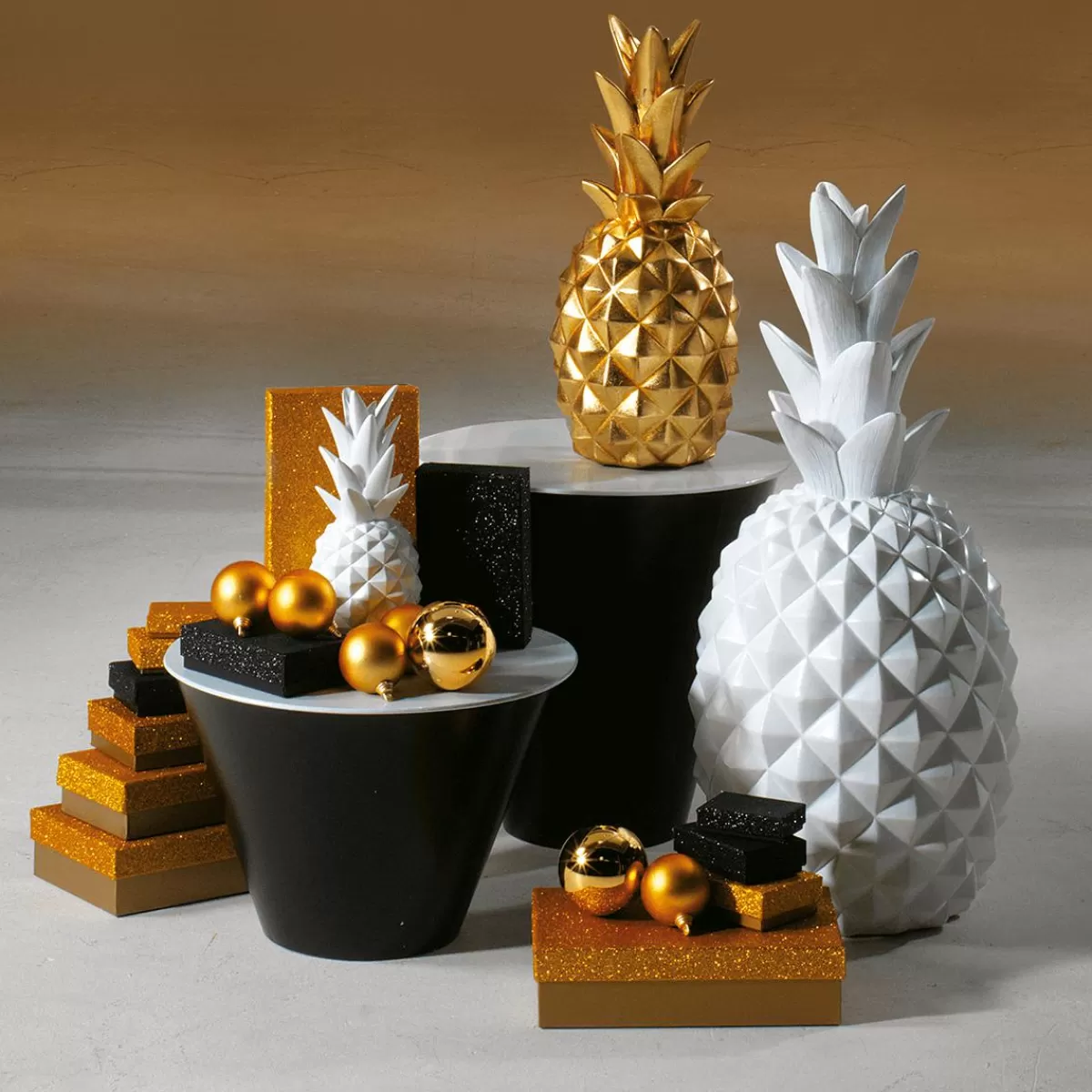 DecoWoerner en, Matt Christmas Baubles Made Of Flame Retardant Plastic, 6 Cm Ø - 24 Pieces