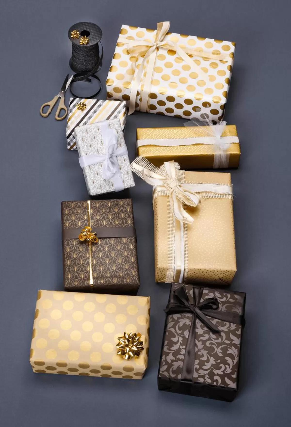 DecoWoerner Recycled Kraft Paper With Small en Dots - 50 M Wrapping Paper Roll