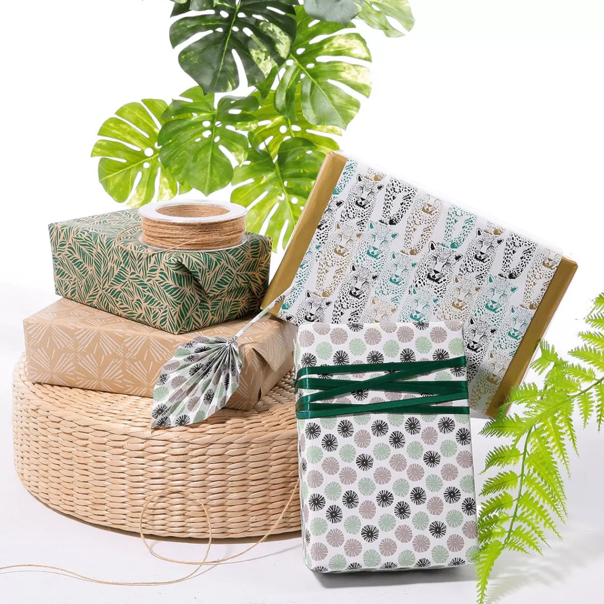 DecoWoerner Recycled Kraft Paper With White Geometric Patterns - 50 M Wrapping Paper Roll