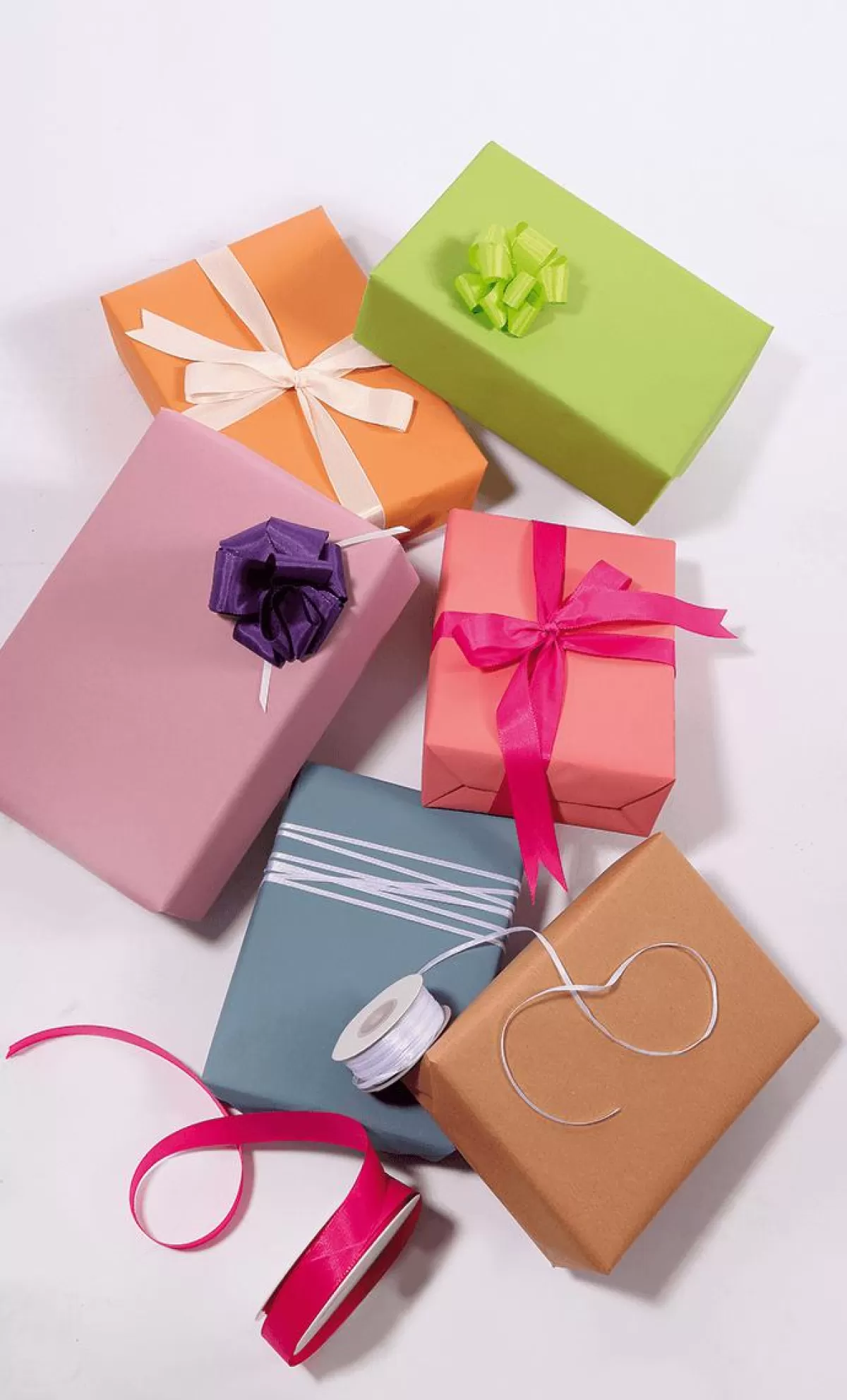 DecoWoerner Recycled Plain Kraft Paper In Lilac - 50 M Gift Wrapping Paper Roll
