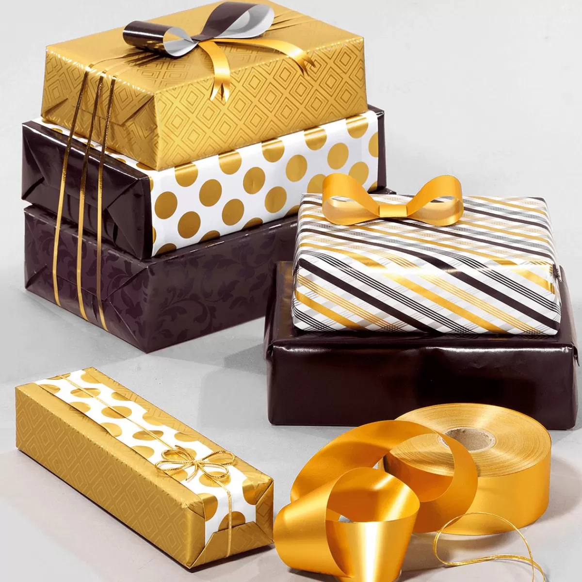DecoWoerner Sustainable en Wrapping Paper With Shiny Geometric Pattern - 50 M Gift Wrapping Paper Roll